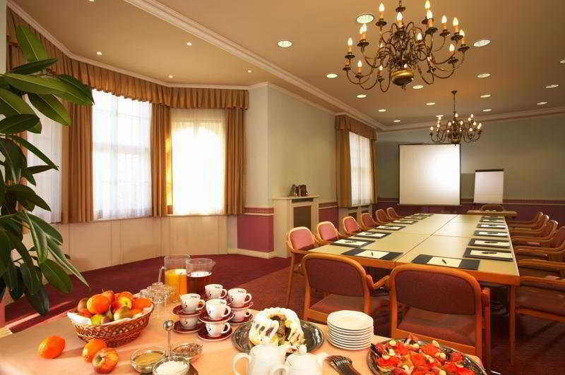 Hotel Caruso Baden Instalações foto